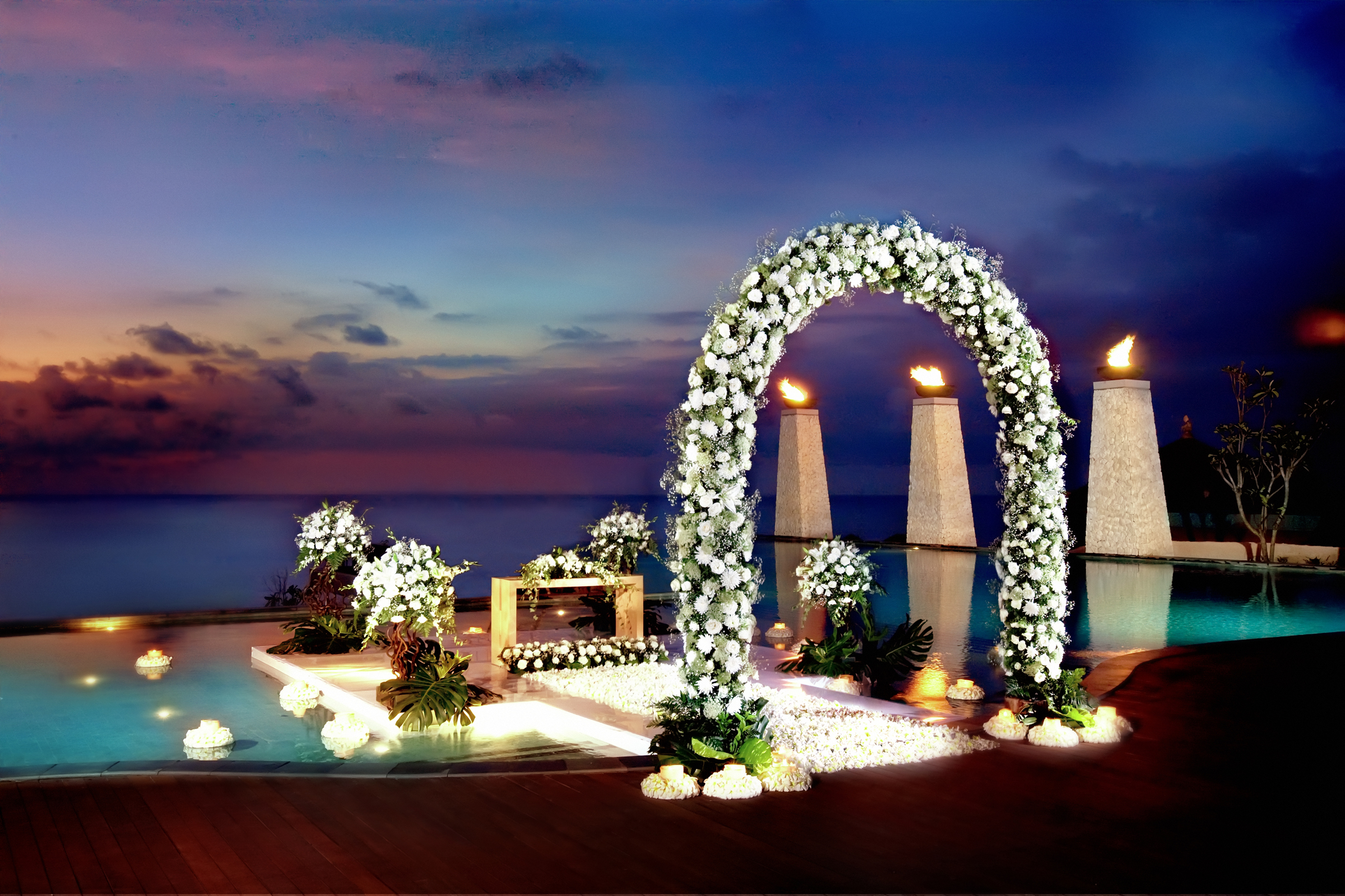 Красивые церемонии. Венчальная арка на берегу моря. Романтические места. Самые красивые Свадебные арки. Красивые места для свадьбы.